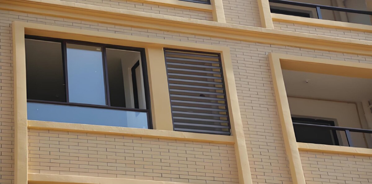 房屋外墻門窗滲水、開裂修繕！(圖1)